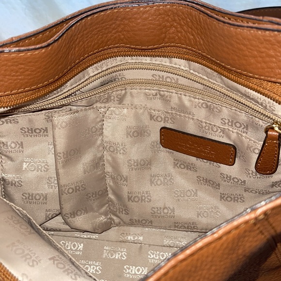 Michael Kors crossbody and wallet - Picture 6 of 10